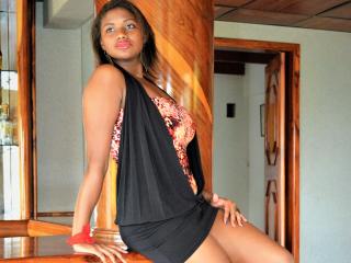 Photo de profil sexy du modèle Atheenea, pour un live show webcam très hot !